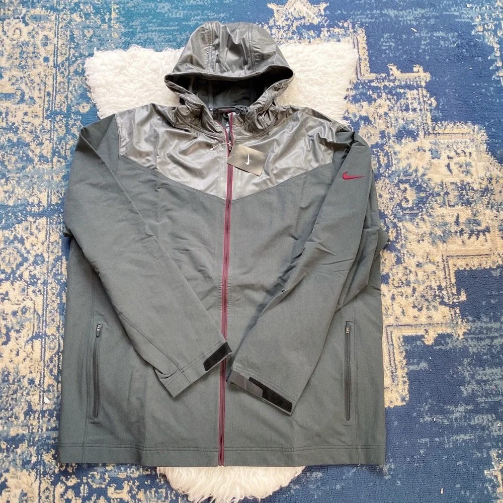 Nike Mens lightweight jacket